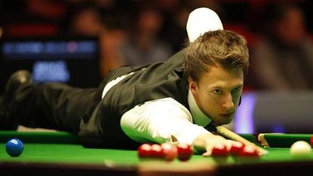 两人之间的 两人之间的