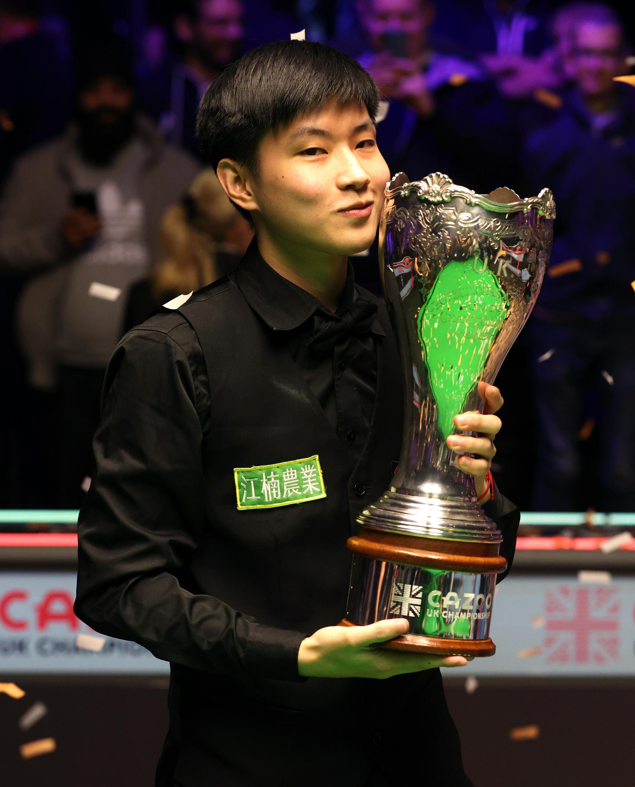 他的表现愈 他的表现愈