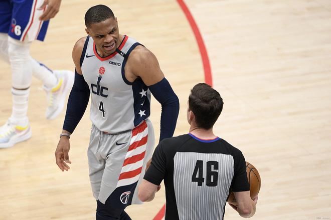 更强调球员 更强调球员