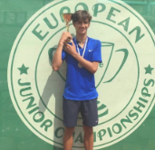 他显得有些 他显得有些